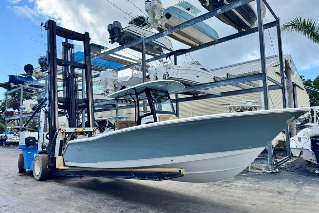 2020 Sea Hunt Gamefish 27 Forward Seating