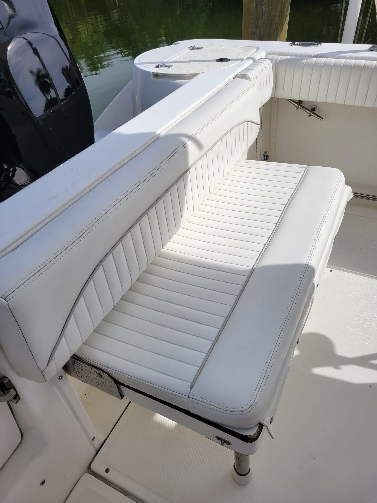 White seating on a 2001 Boston Whaler 26 Outrage boat.