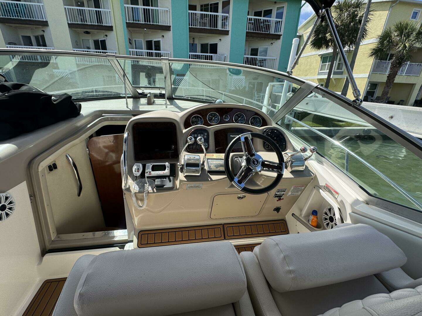 2002 Sea Ray 320 Sundancer - Image 20