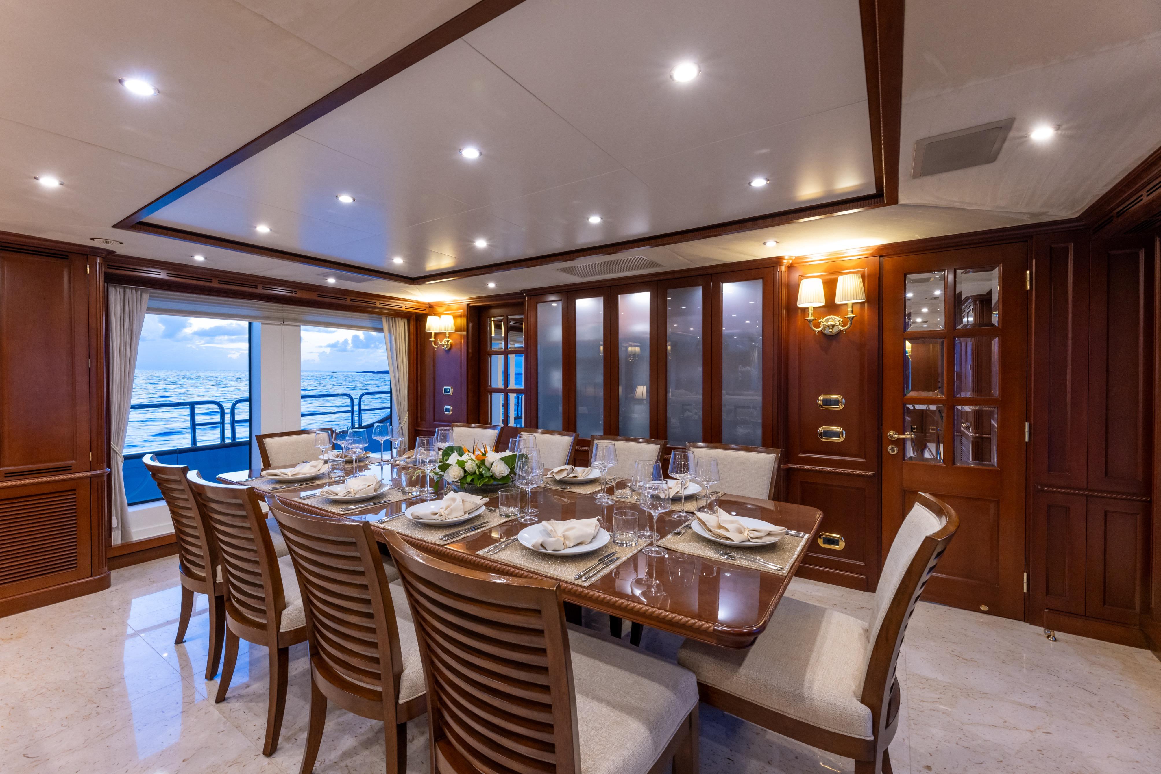 MAIN DECK DINING AREA