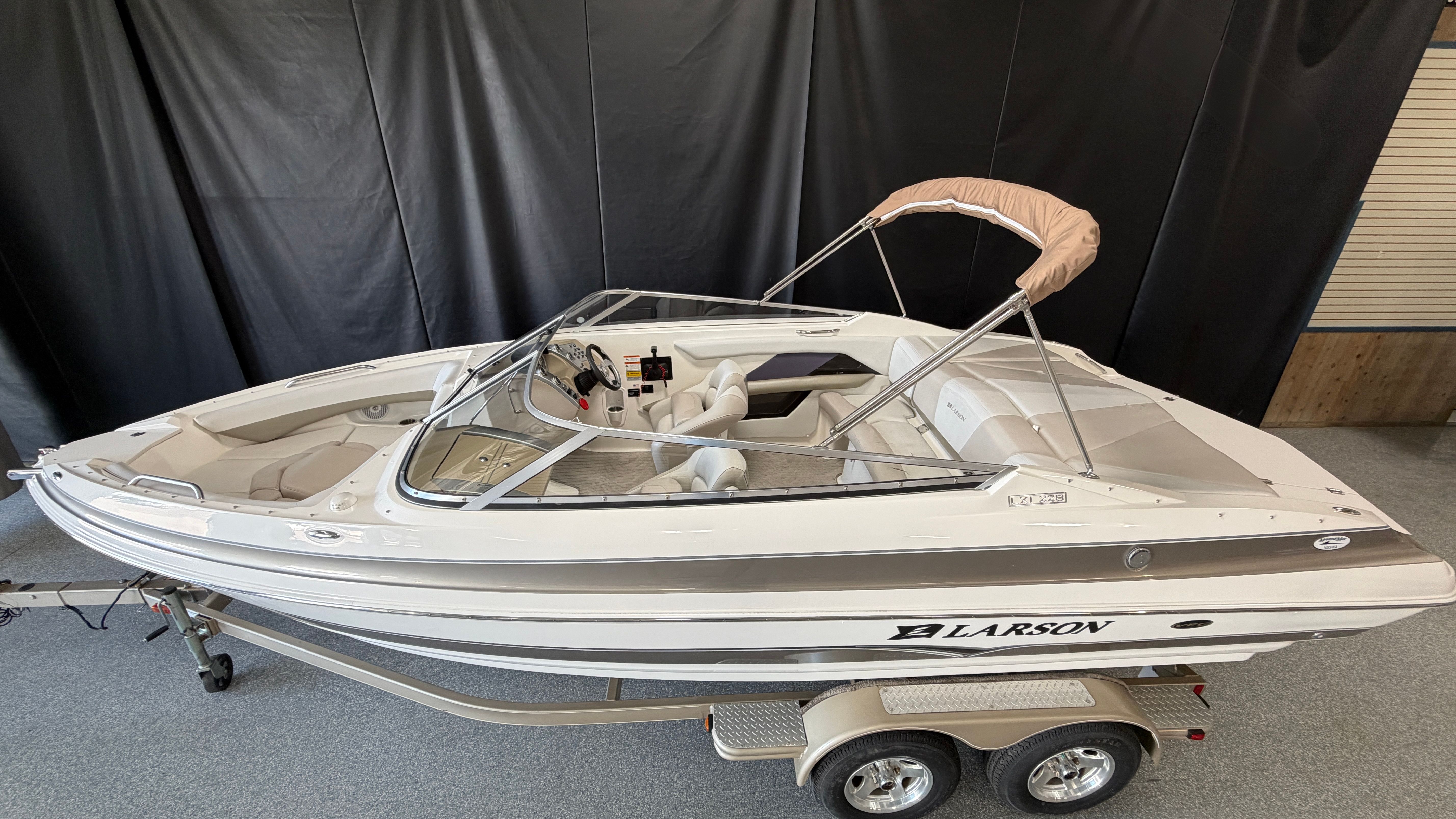 2006 Larson LXI228 - 2
