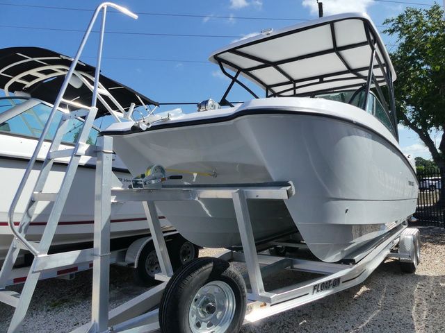 2026 Twin Vee 240 GFX DUAL CONSOLE