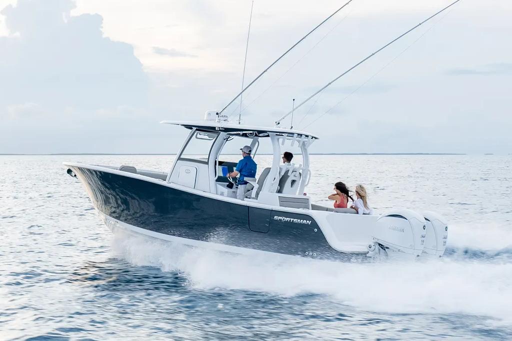 2026 Sportsman Open 302 Center Console