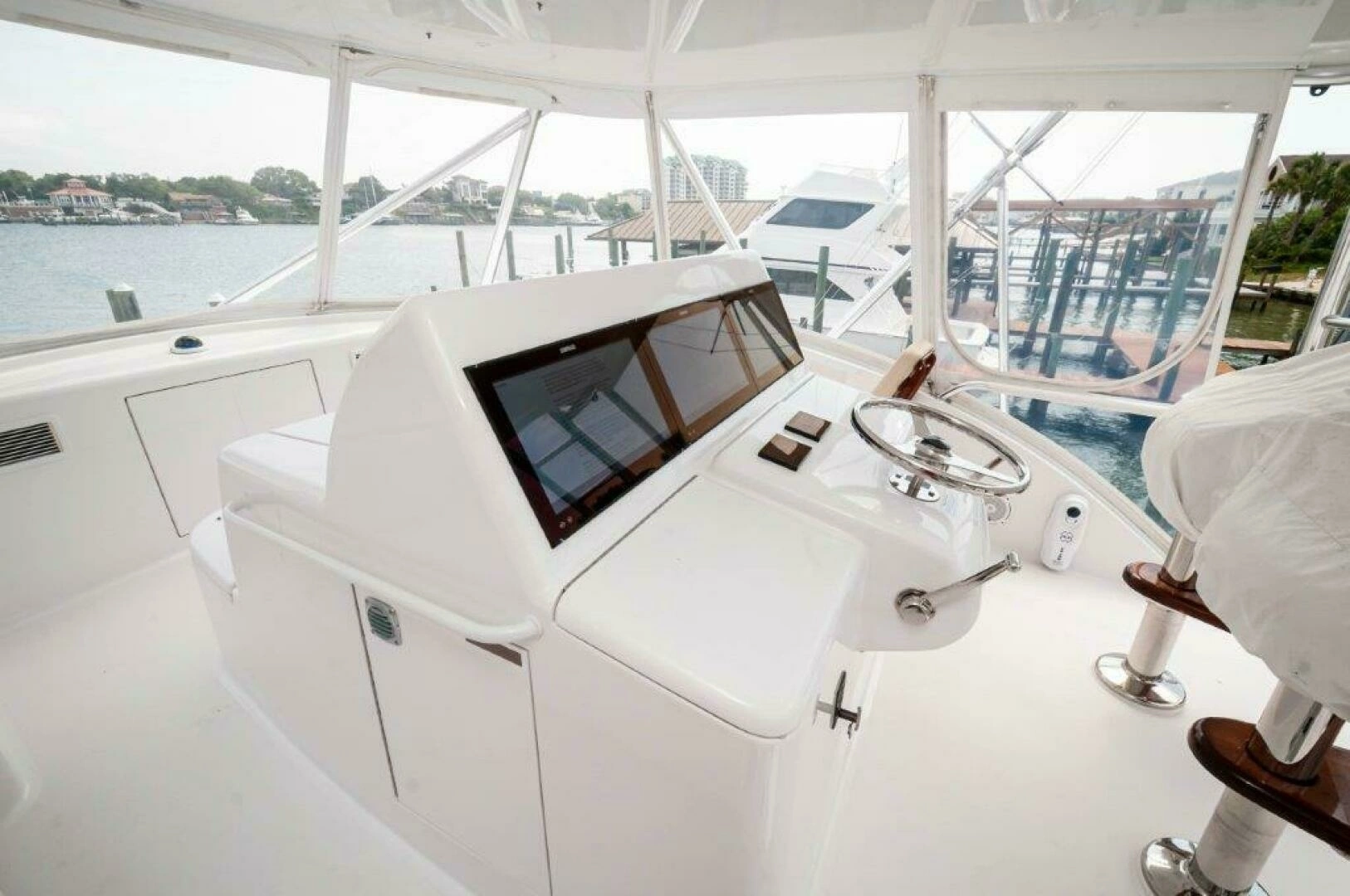 2016 Hatteras GT60 - Image 43
