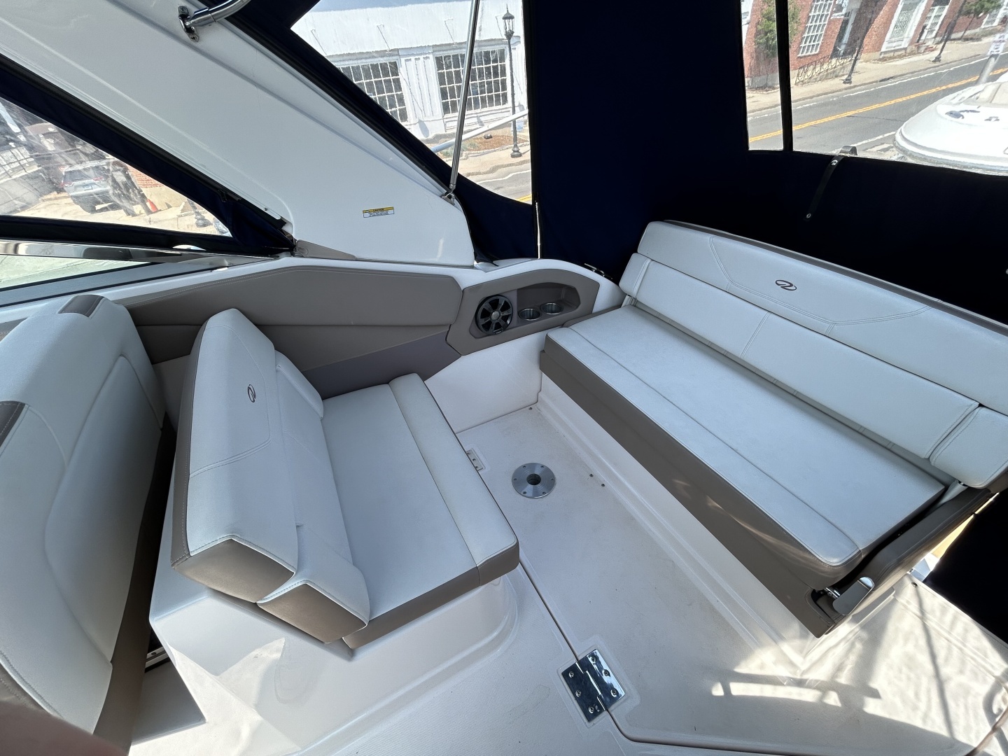 2017 Regal 28 Express - Image 8