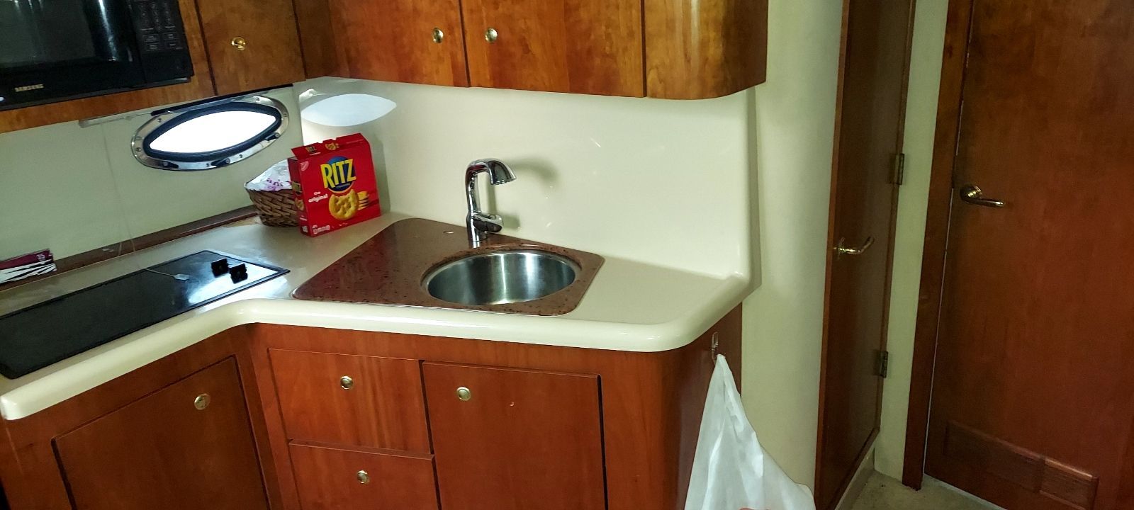 2000 Cruisers Yachts 3575 Express - 7