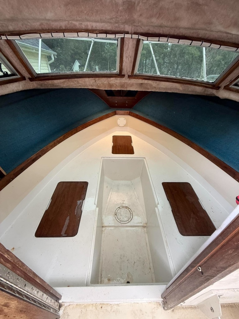 1981 Grady-White 220 Bimini - Image 10