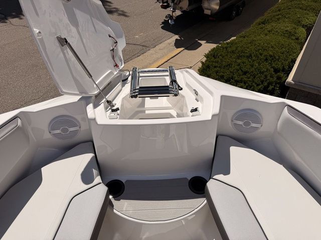 2026 Yamaha Boats AR220 - 24