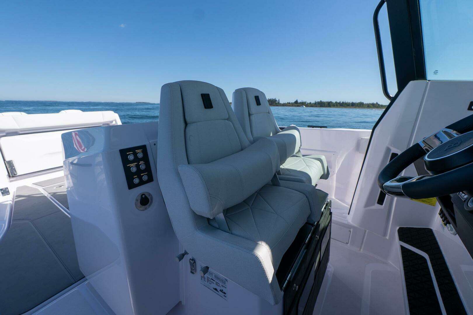 2025 Axopar CCX Center Console - Image 30