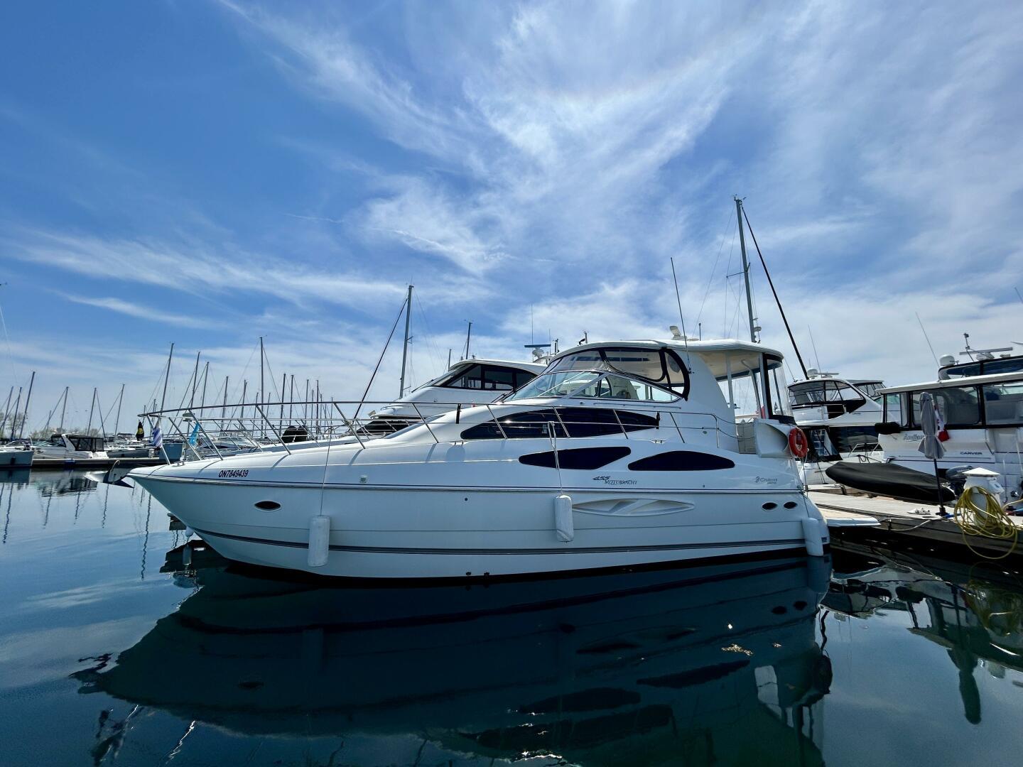2005 Cruisers Yachts 455 Express Motoryacht