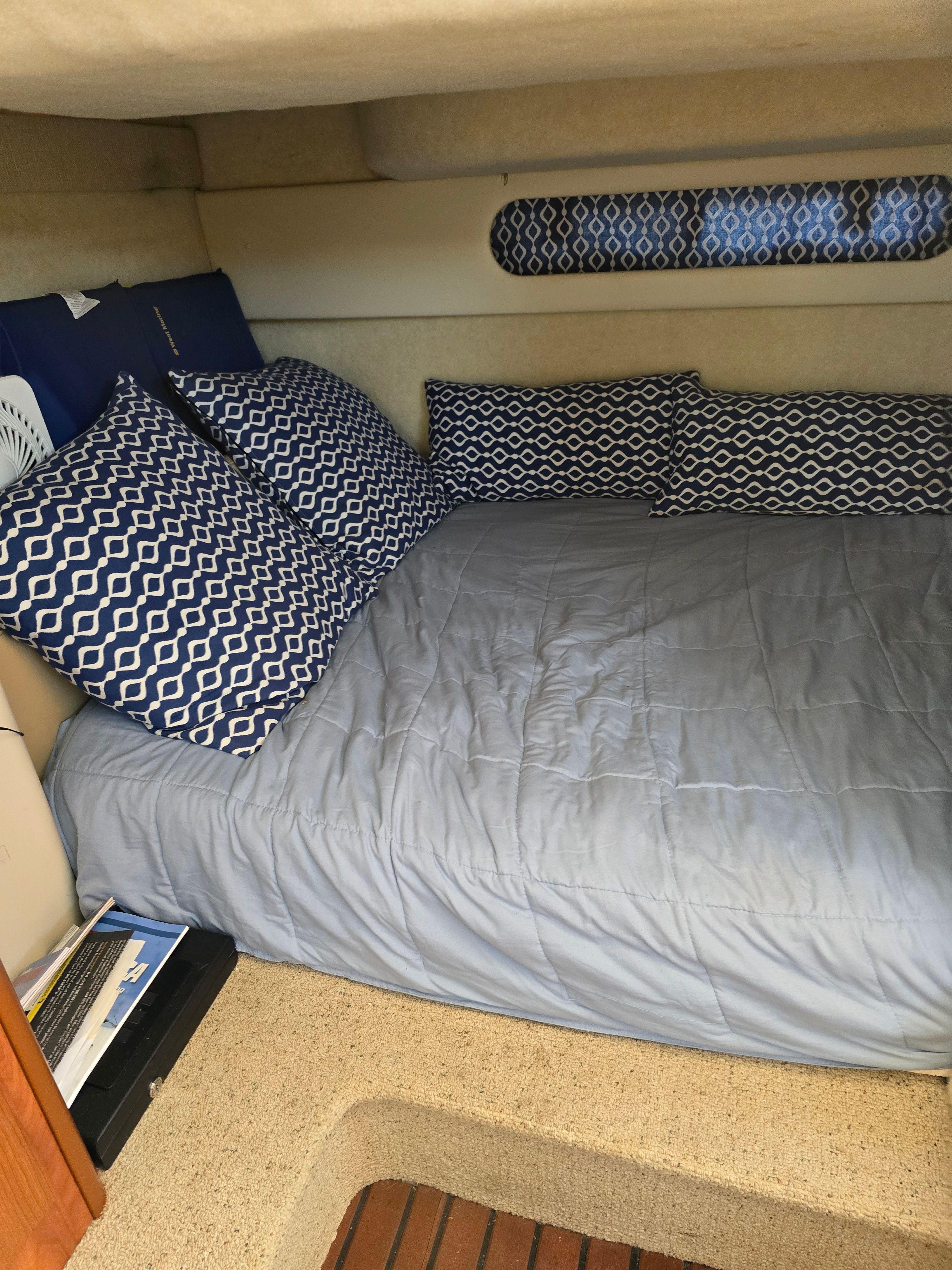 2004 Bayliner 305SB - 12
