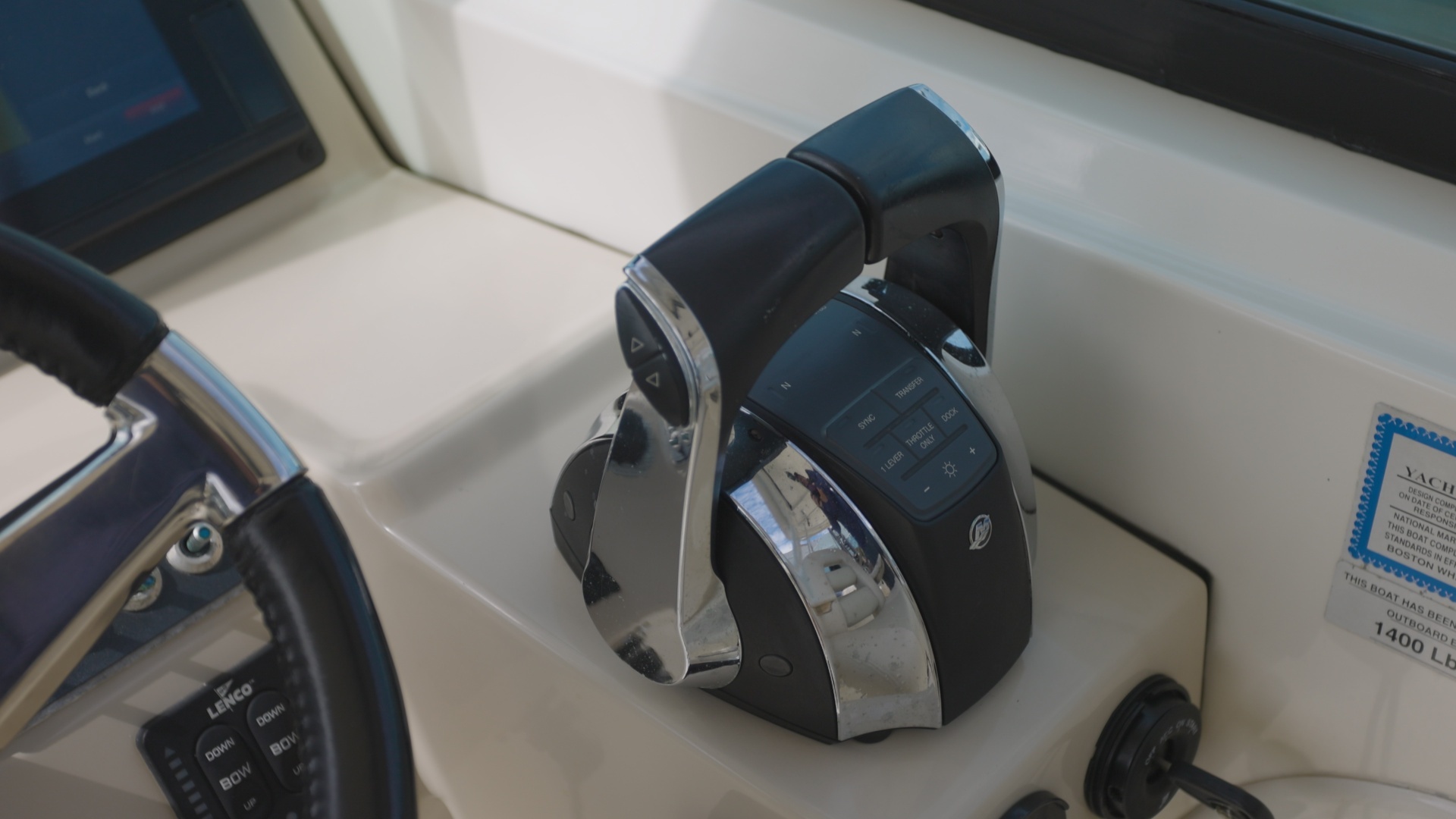2014 Boston Whaler Vantage - Image 12