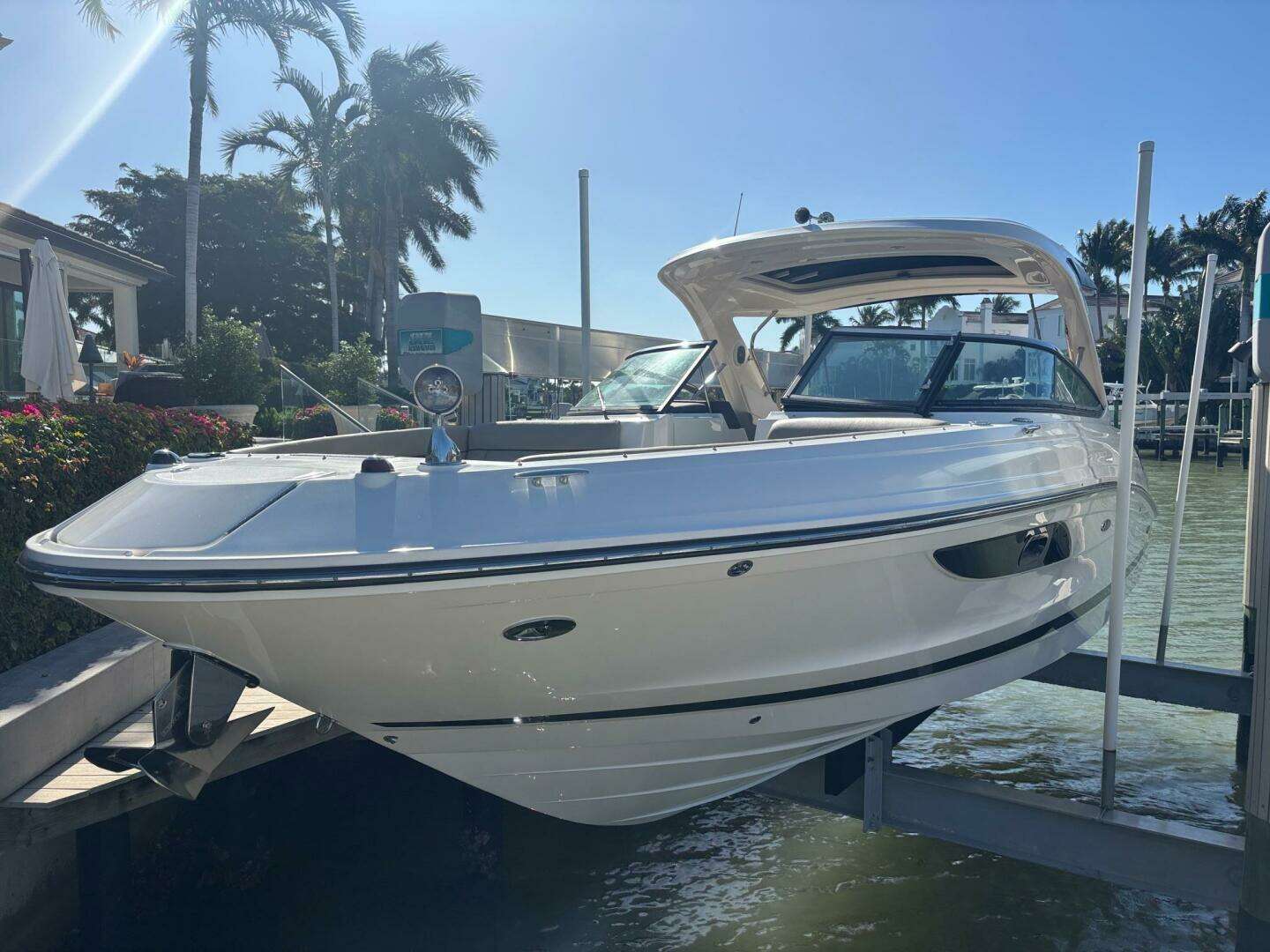 2016 Sea Ray 350 SLX - Image 2