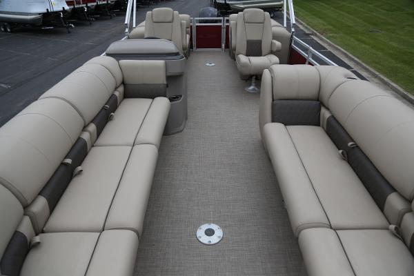 2024 Sun Tracker Party Barge 24 DLX with spacious seating and modern design.