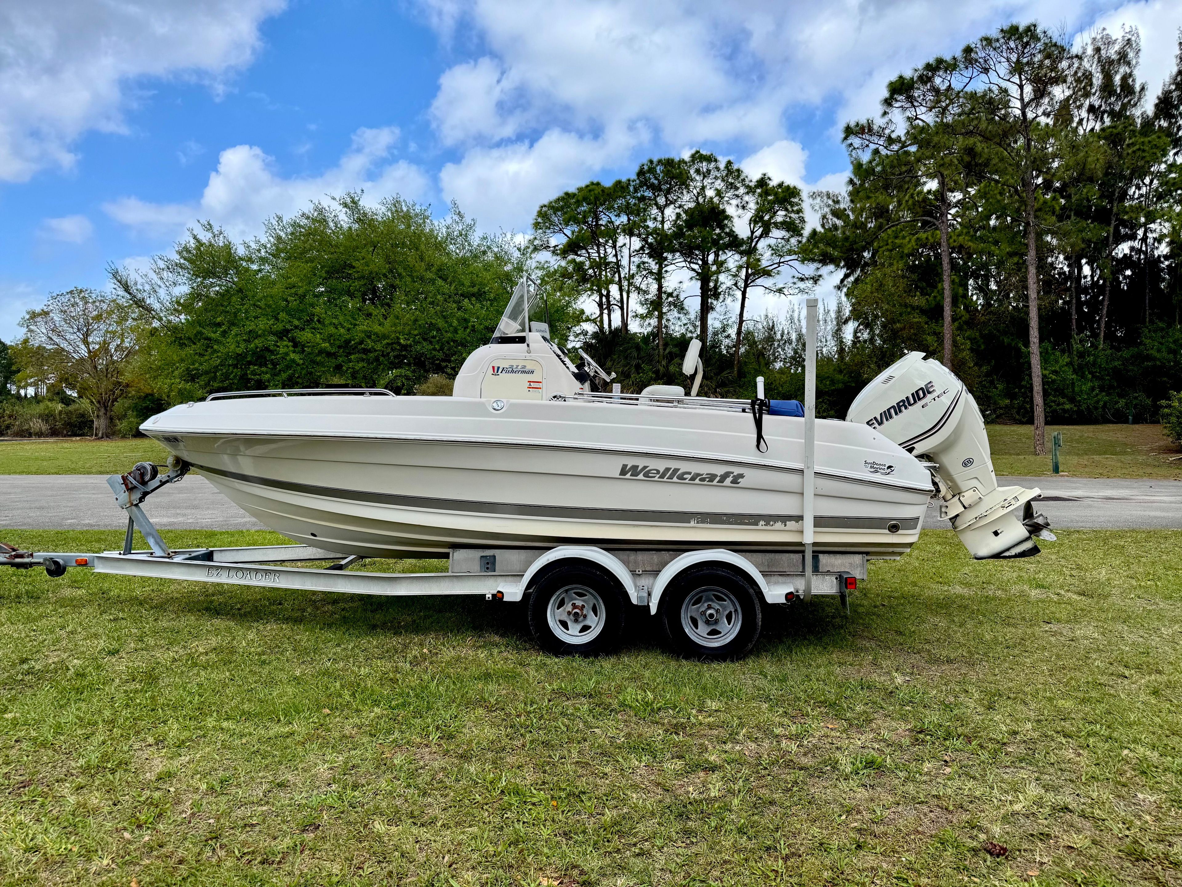 2005 Wellcraft 212 Fisherman
