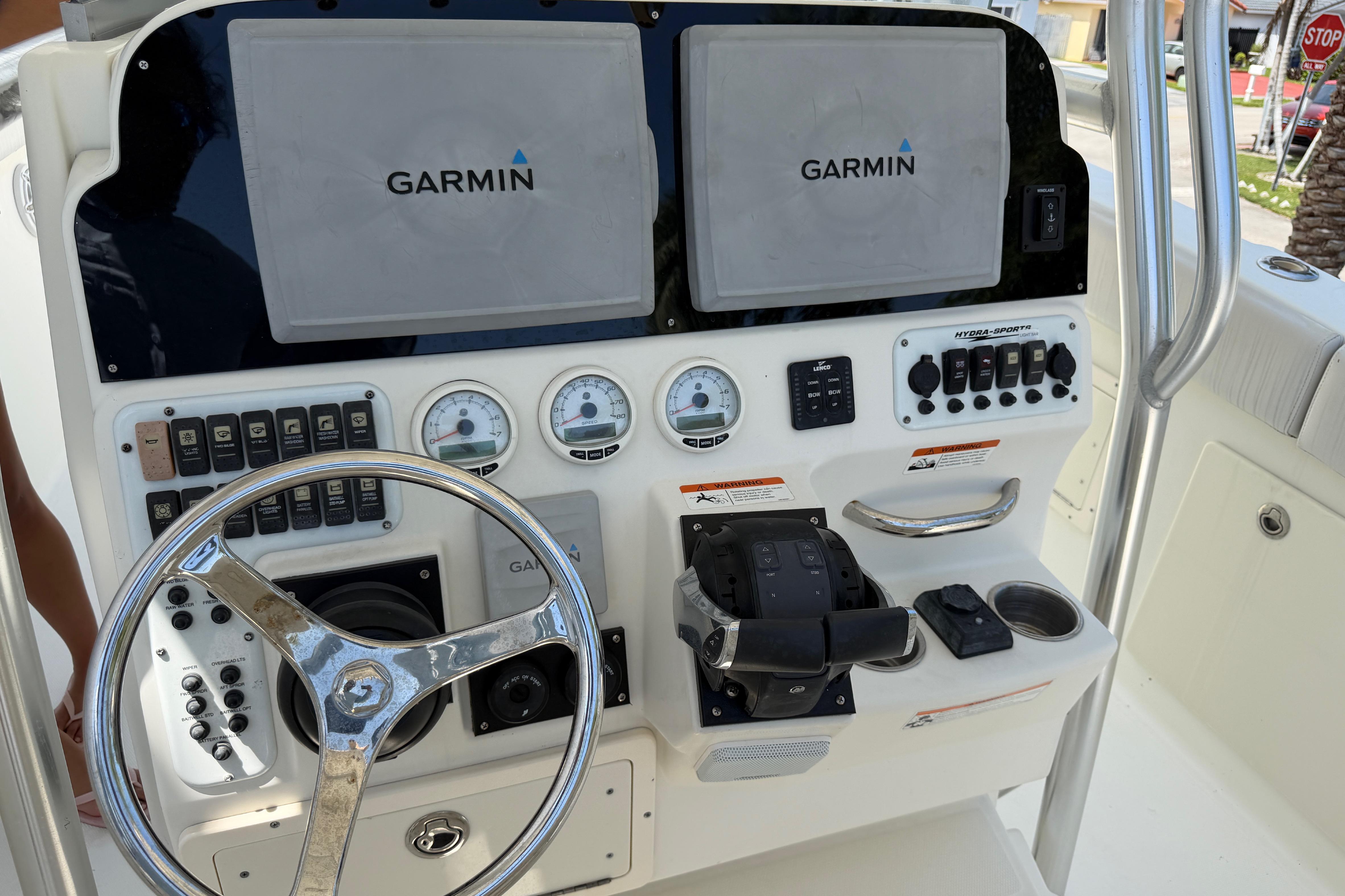Console of 2008 Hydra-Sports Vector 2900 CC with Garmin navigation displays.