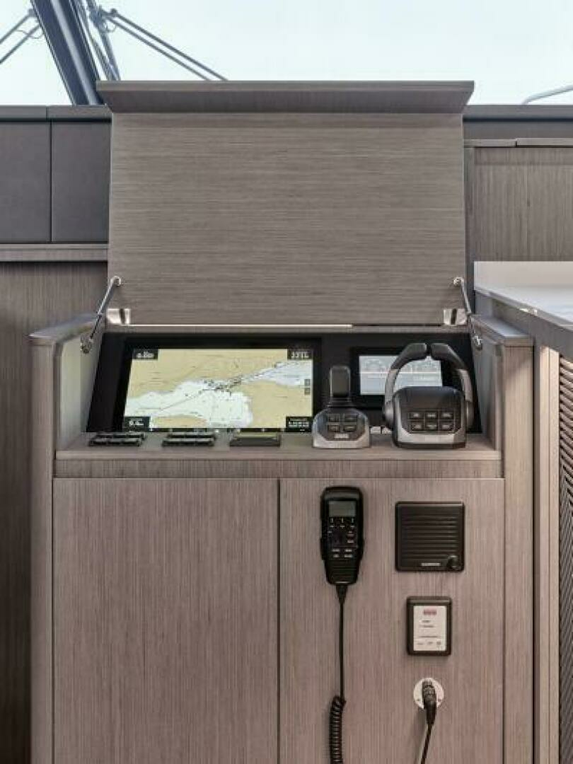 2027 Prestige M8 - Image 38