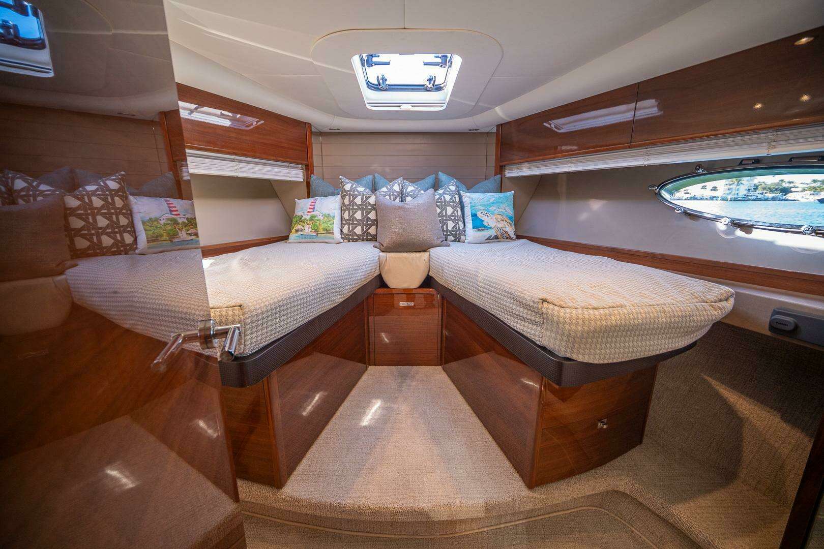 2016 Princess V48 - Image 30