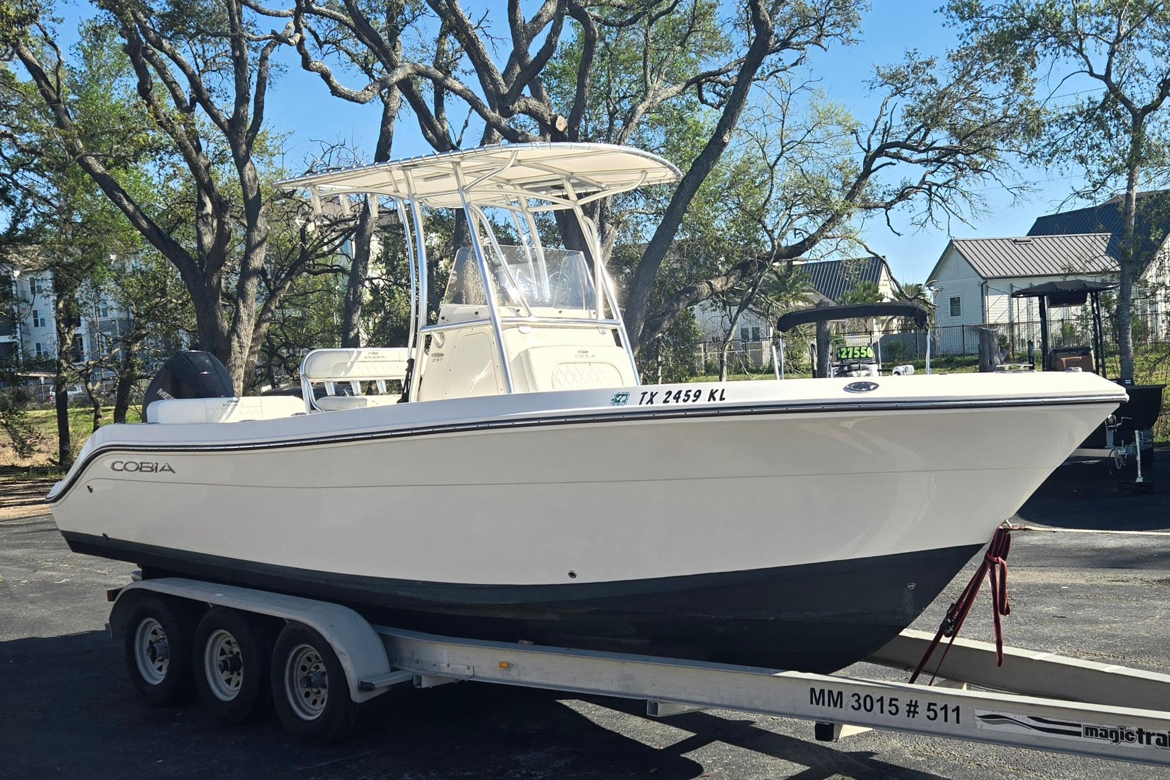 2022 Cobia 237 Center Console