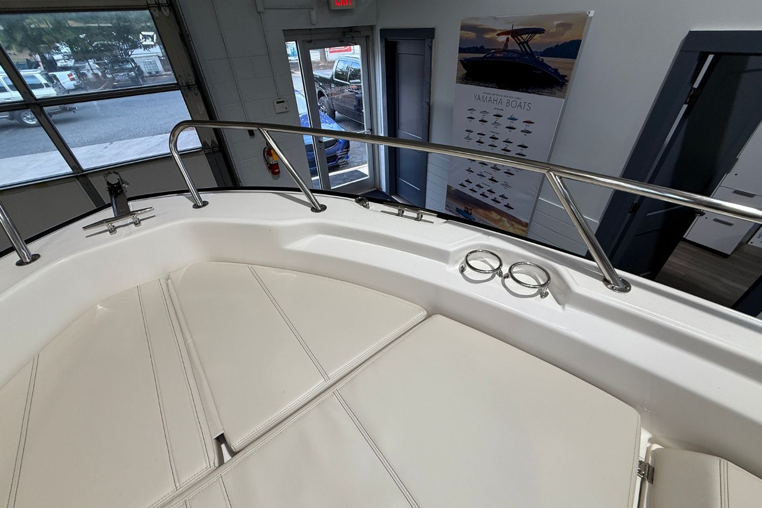 2026 Boston Whaler 250 Dauntless - 24