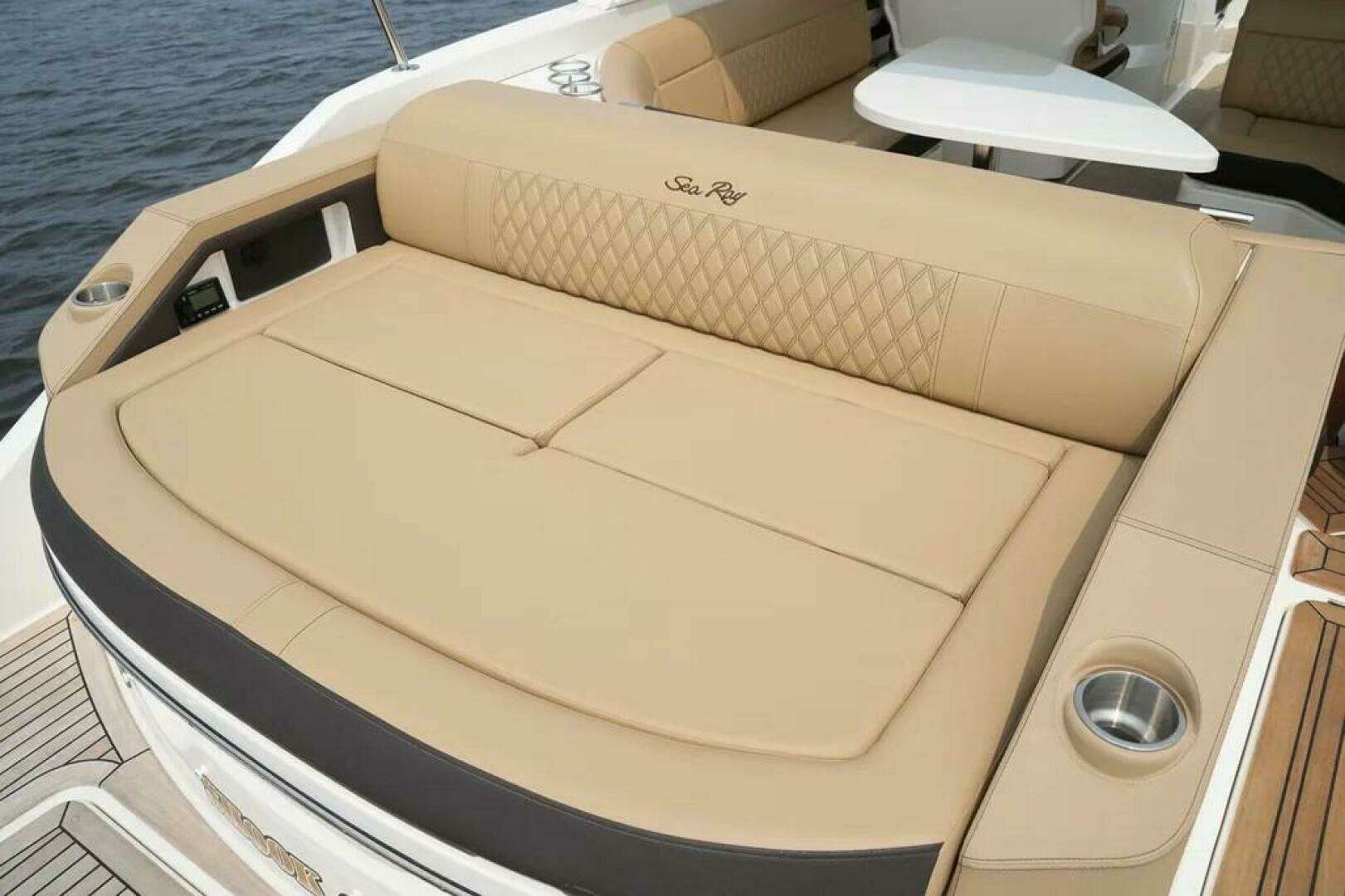 2023 Sea Ray SLX 310 Outboard - Image 7
