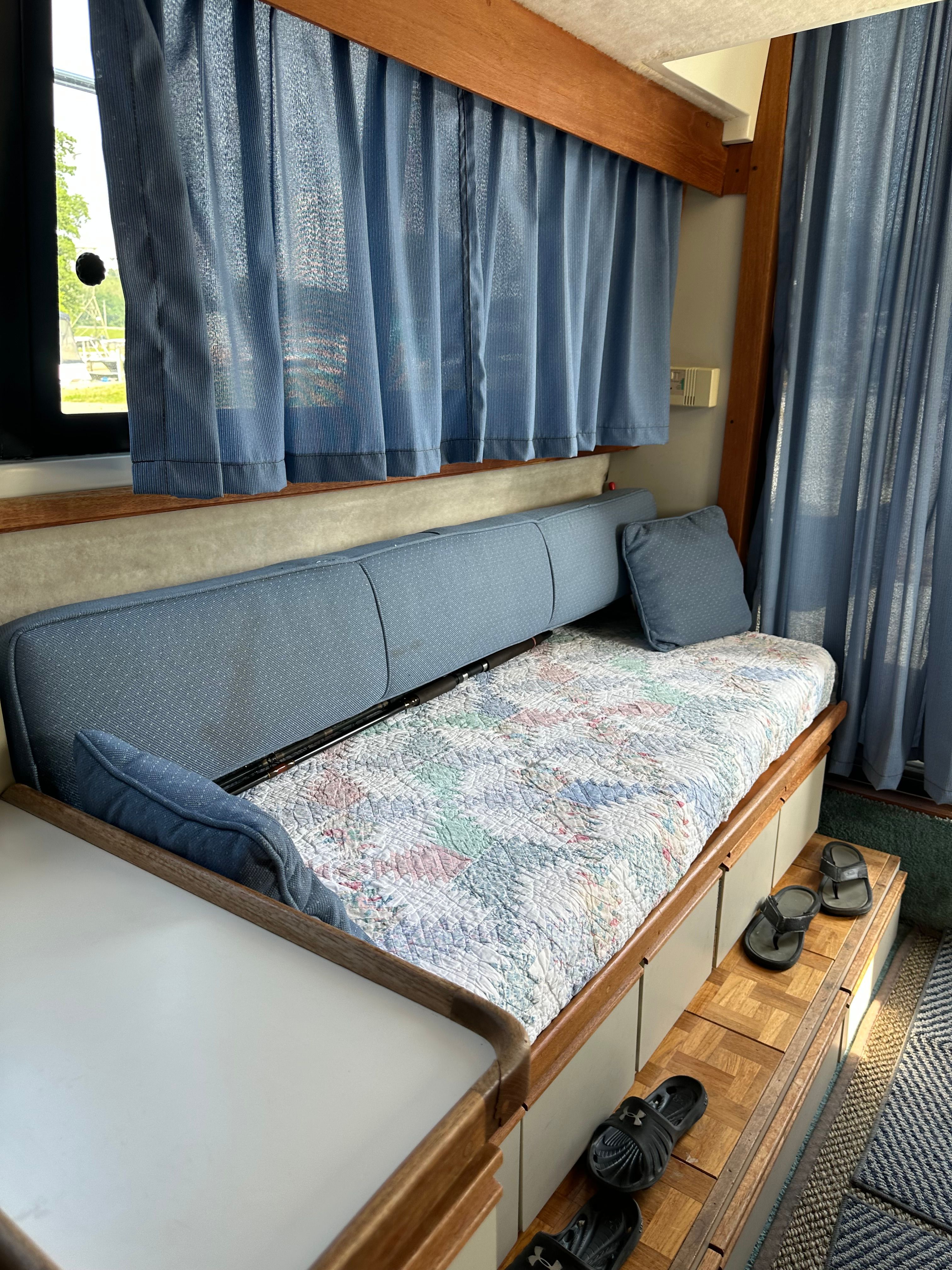 1990 Carver 28 Mariner / Voyager - 9