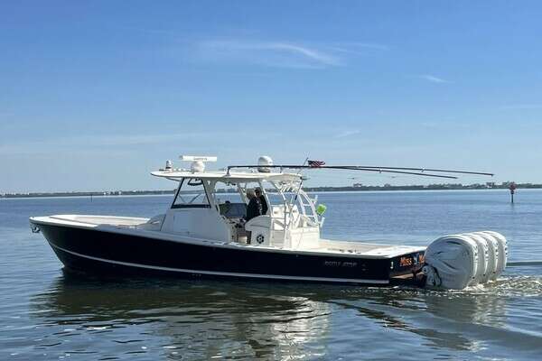2021 Regulator 41 Center Console