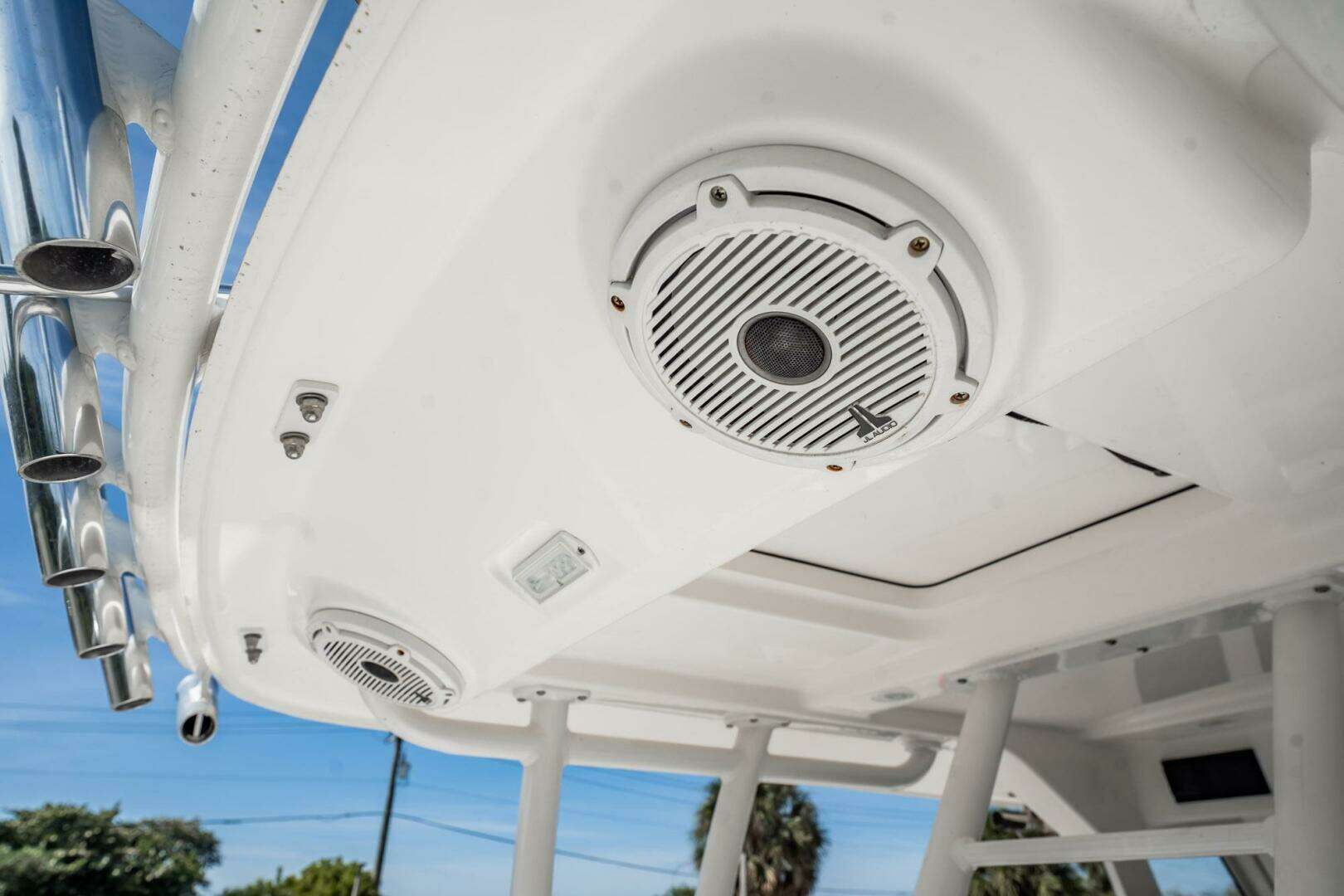 2021 Everglades 335 Center Console - Image 35