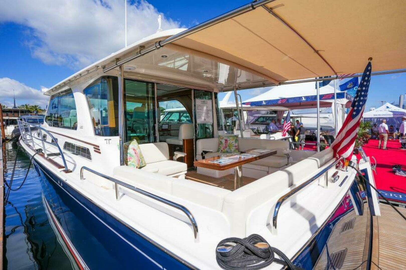2027 Sabre 51 Salon Express - Image 9