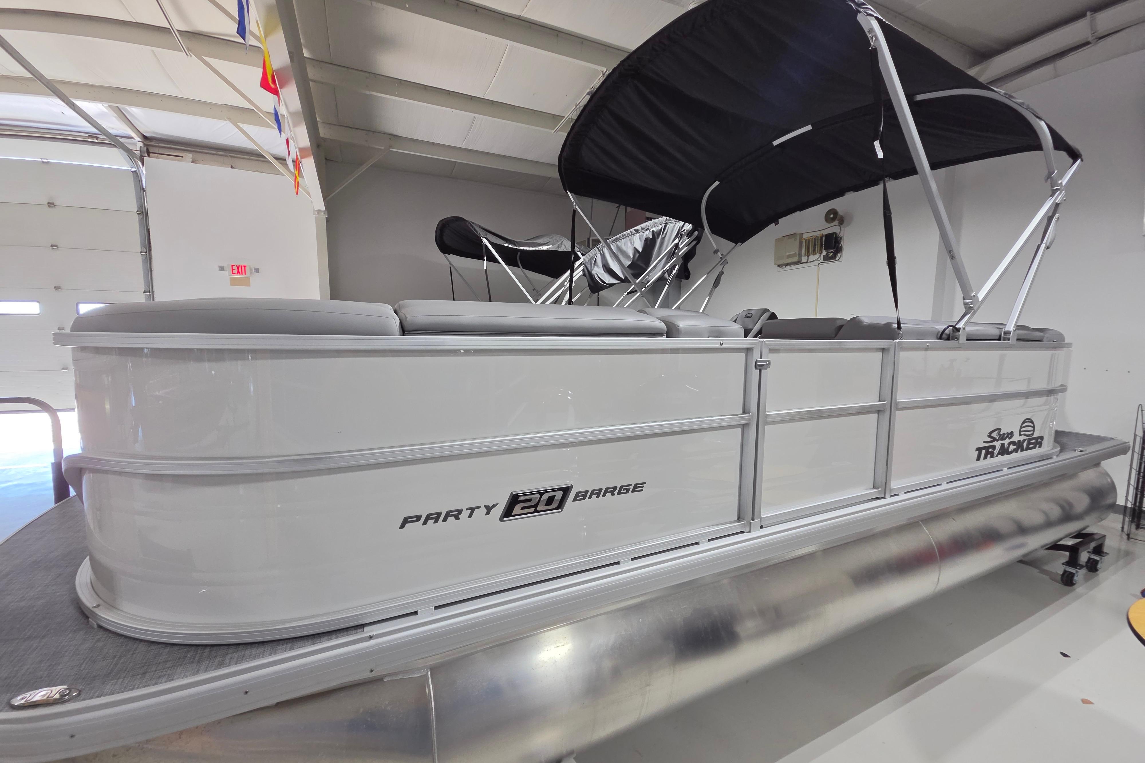 2026 Sun Tracker Party Barge 20 DLX