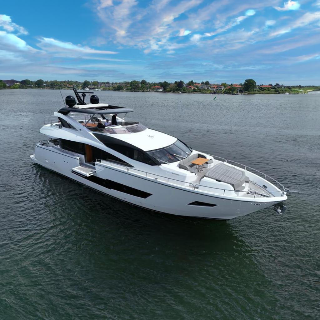 2018 Sunseeker 86 Yacht