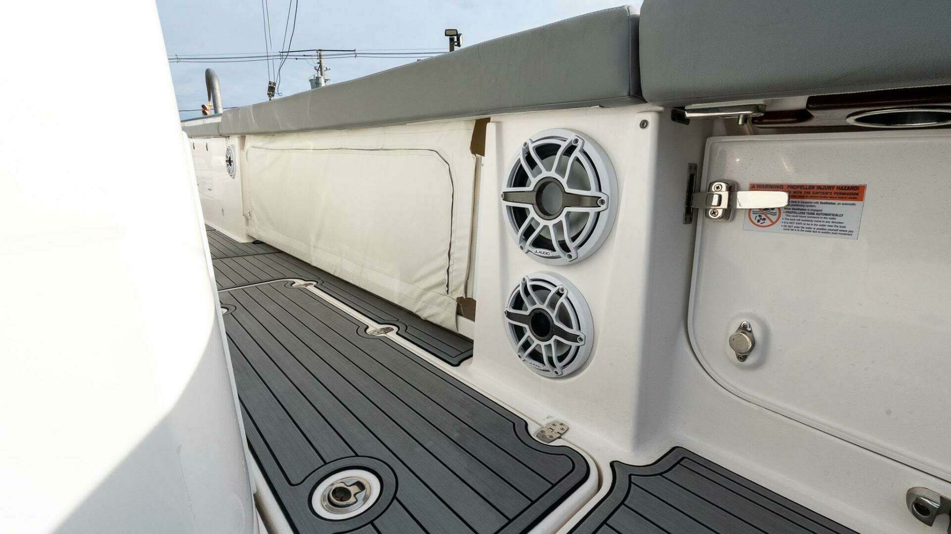 2023 Everglades 455 Center Console - Image 13