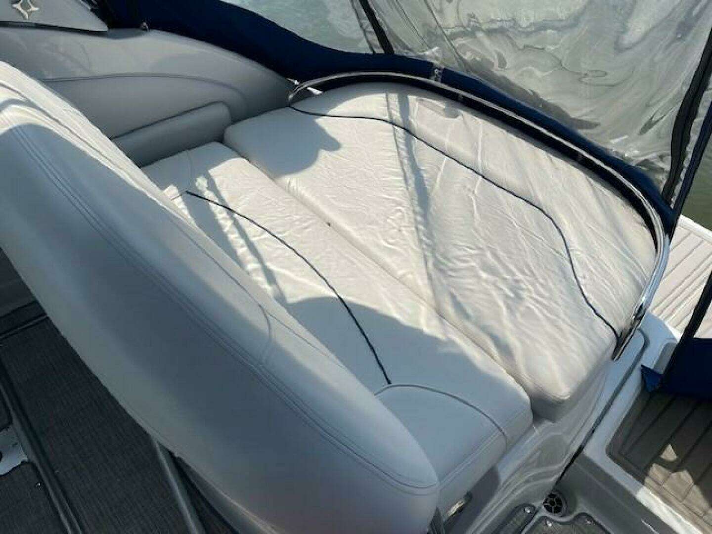 2023 Crownline — - Image 11