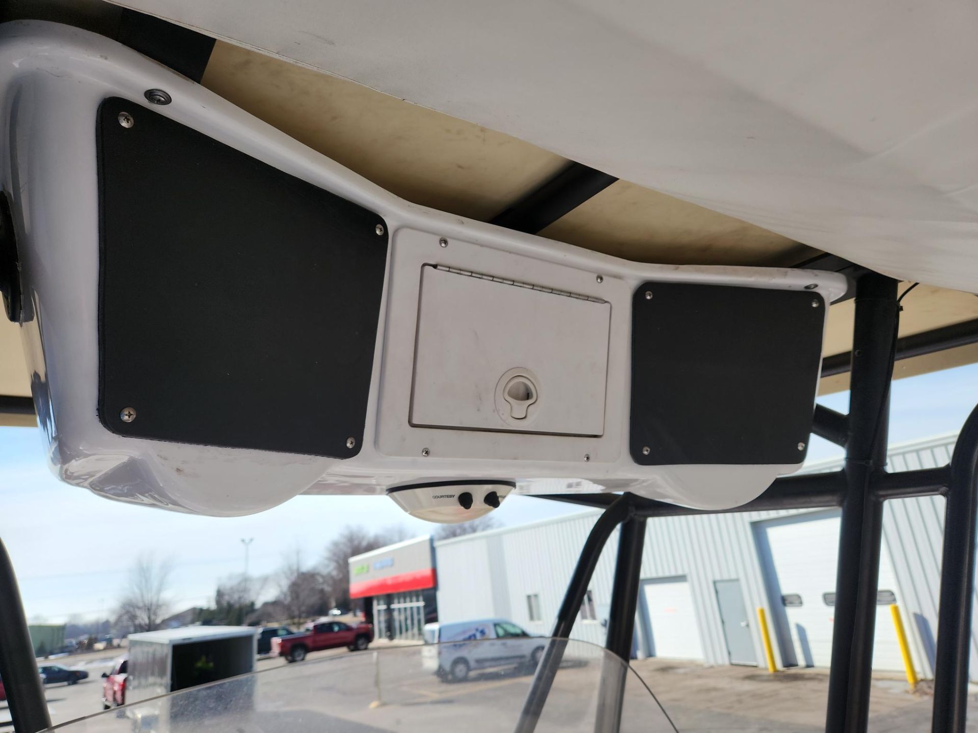 2008 Pro-Line 2000 CENTER CONSOLE - 16