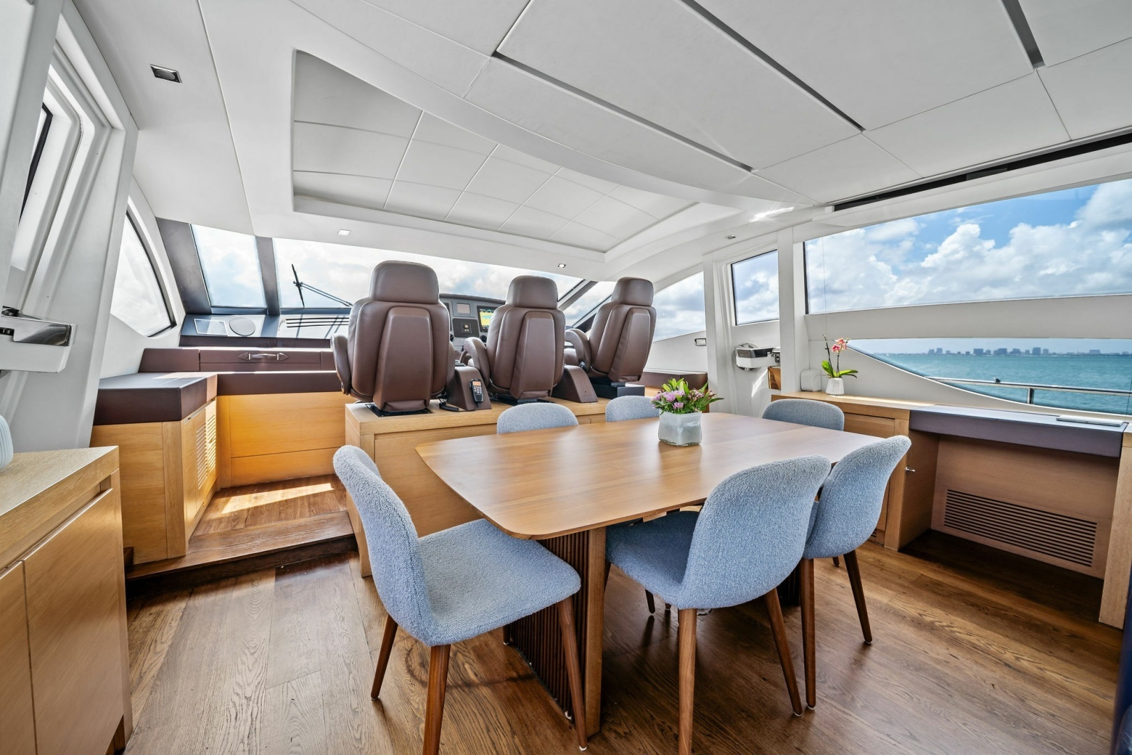 2013 Pershing 82 - Image 28