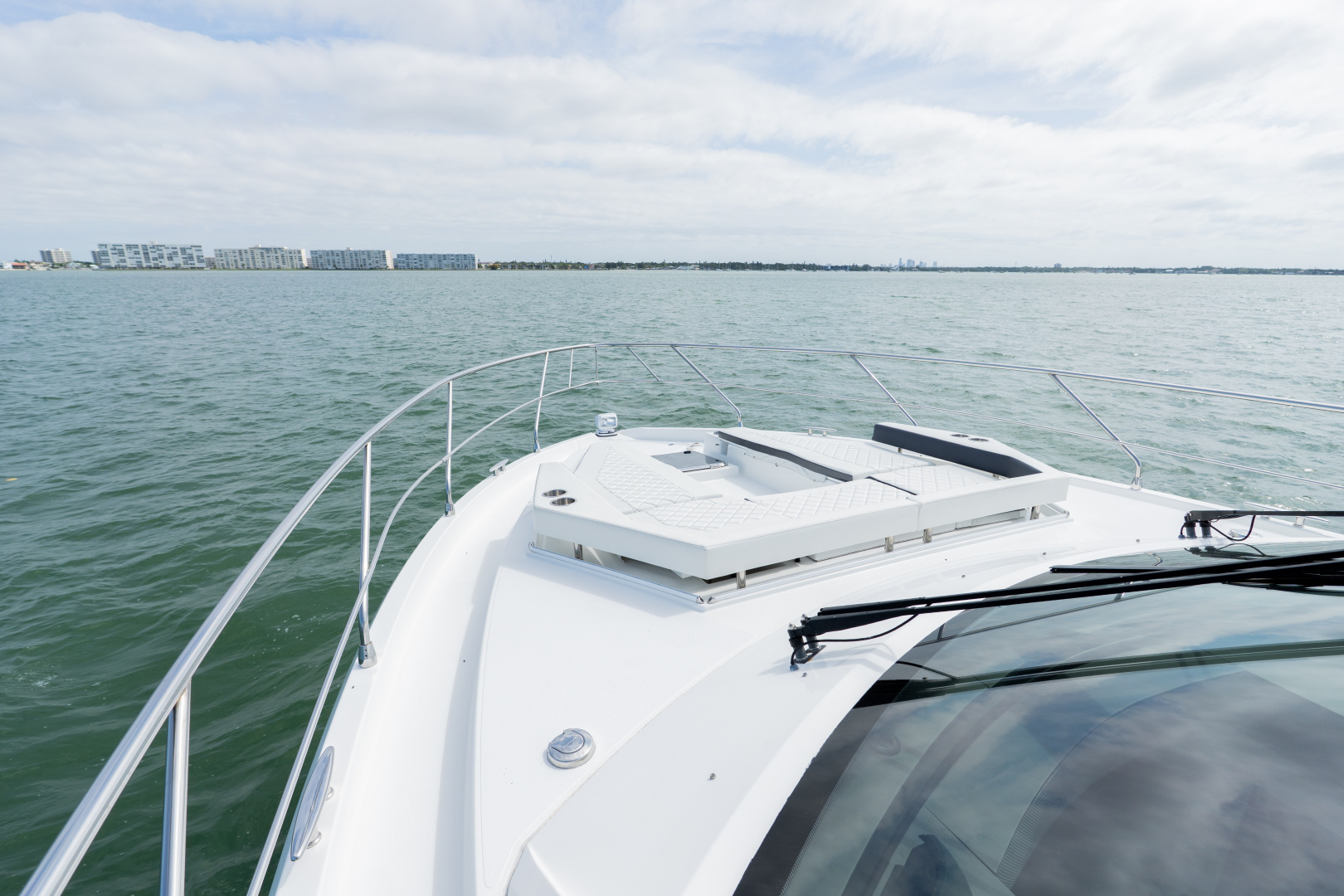 2018 Cruisers Yachts 50 CANTIUS - Image 30