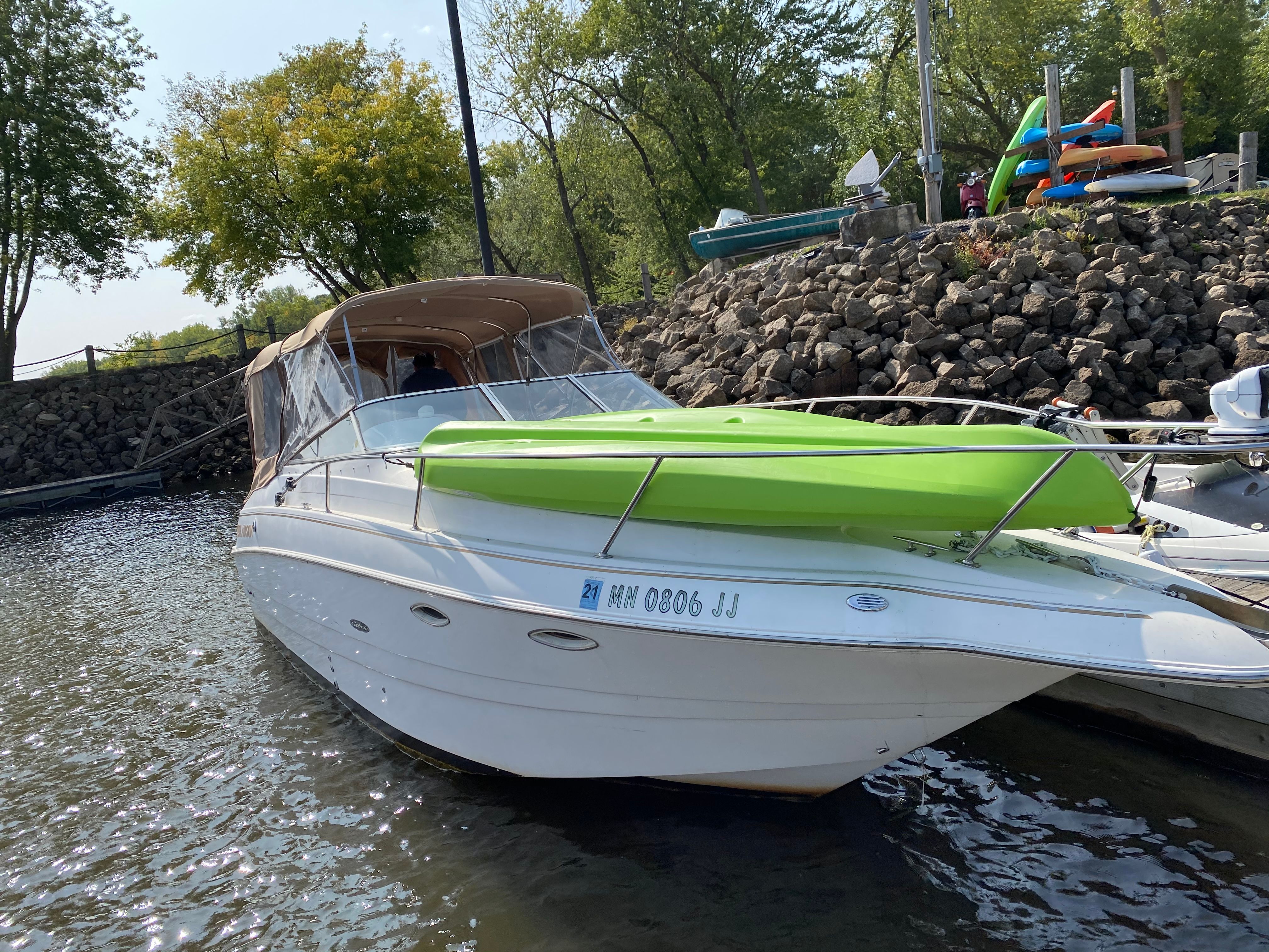2001 Larson Cabrio 254 Mid Cabin Cruiser