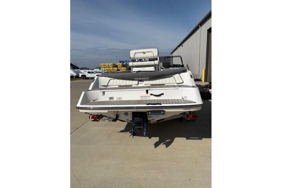 2022 Yamaha Boats 195 FSH Deluxe, rear view, parked outdoors.