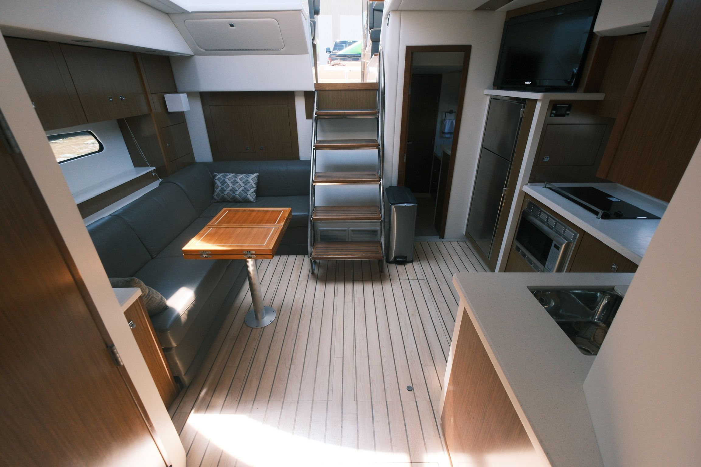 2015 Cruisers Yachts 48 Cantius - 14