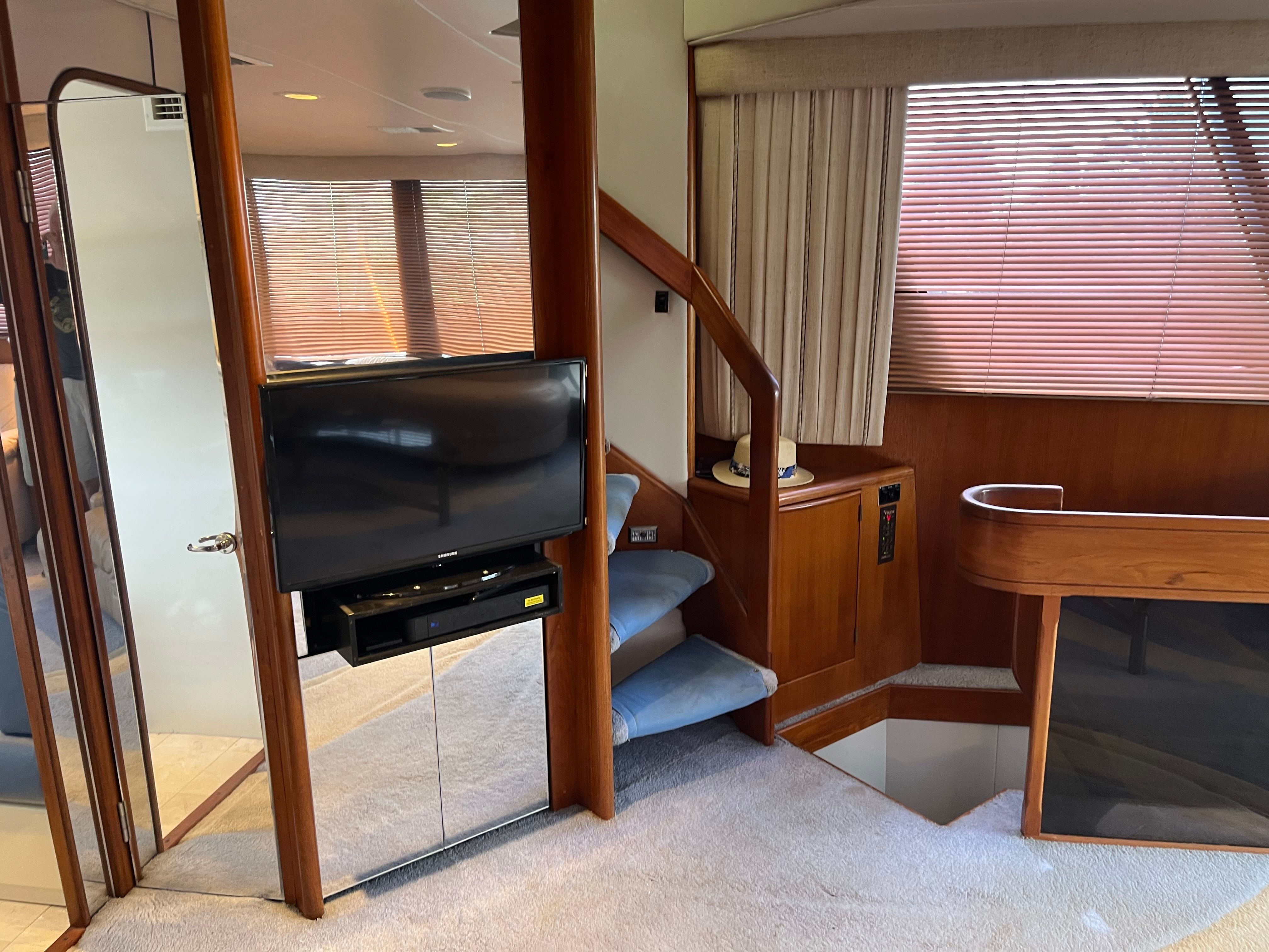 1994 Viking Motor Yacht - 64
