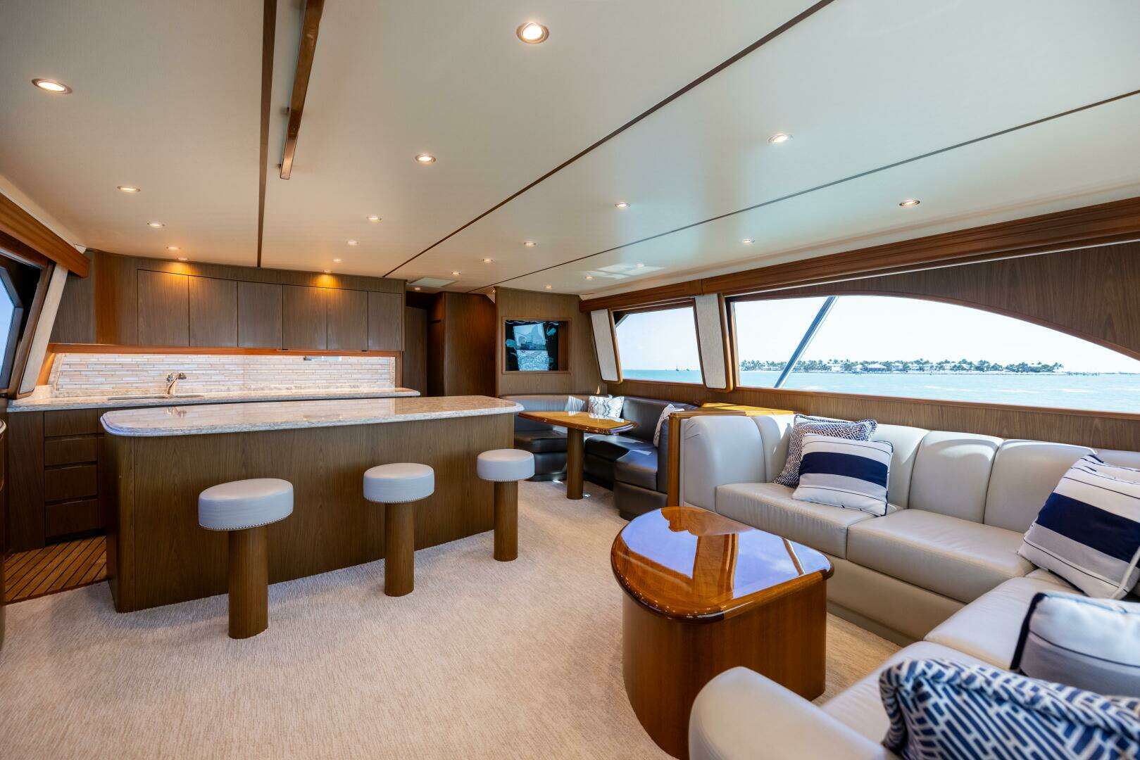2011 Viking 70 Convertible - Image 46