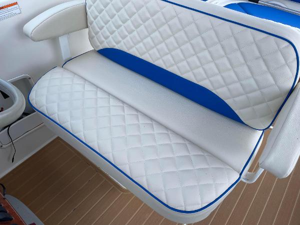 2007 Bayliner 300 - 20