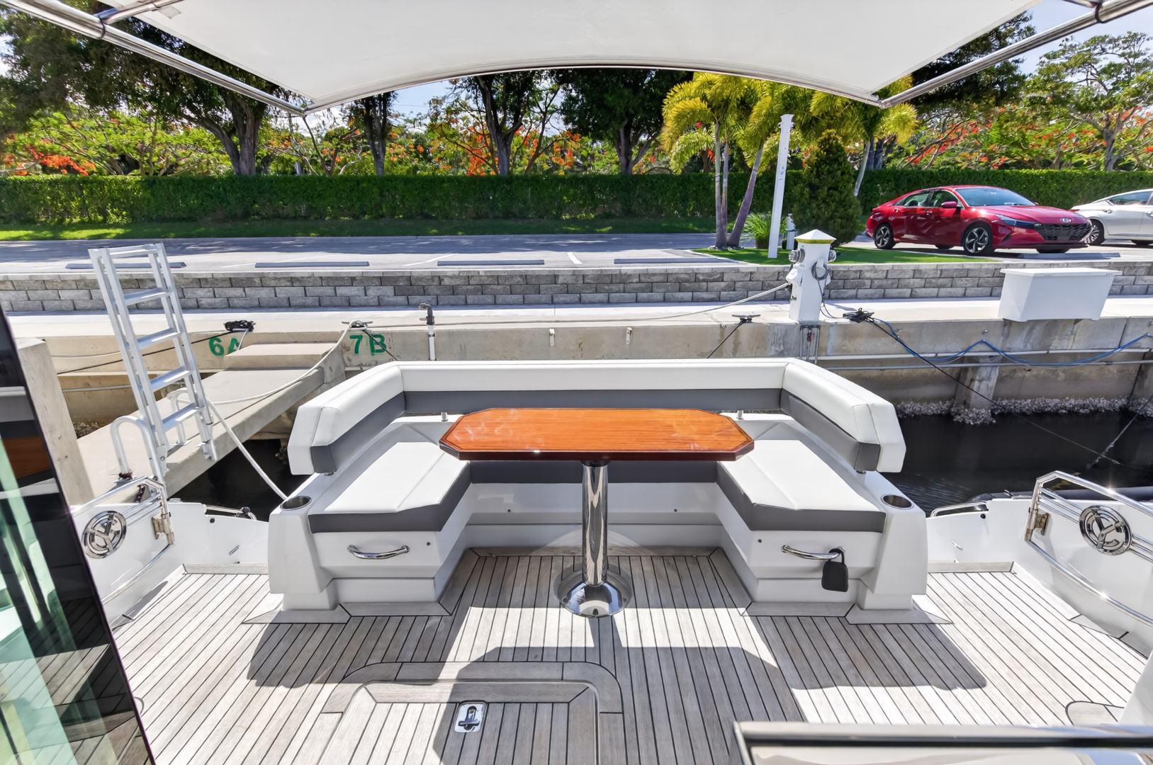 2023 Cruisers Yachts 50 CANTIUS - Image 27