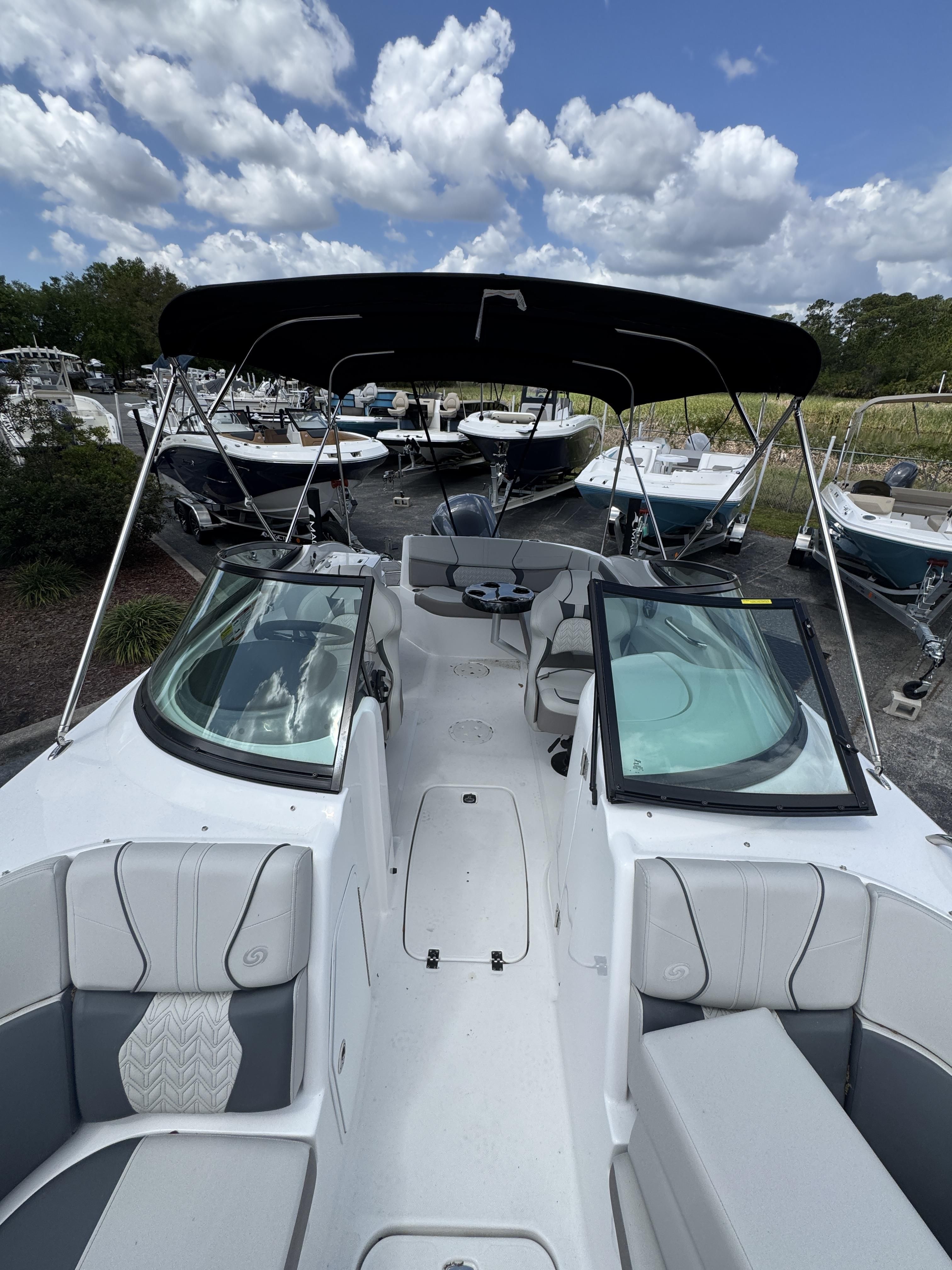 2026 Hurricane SunDeck 2400 OB - 9