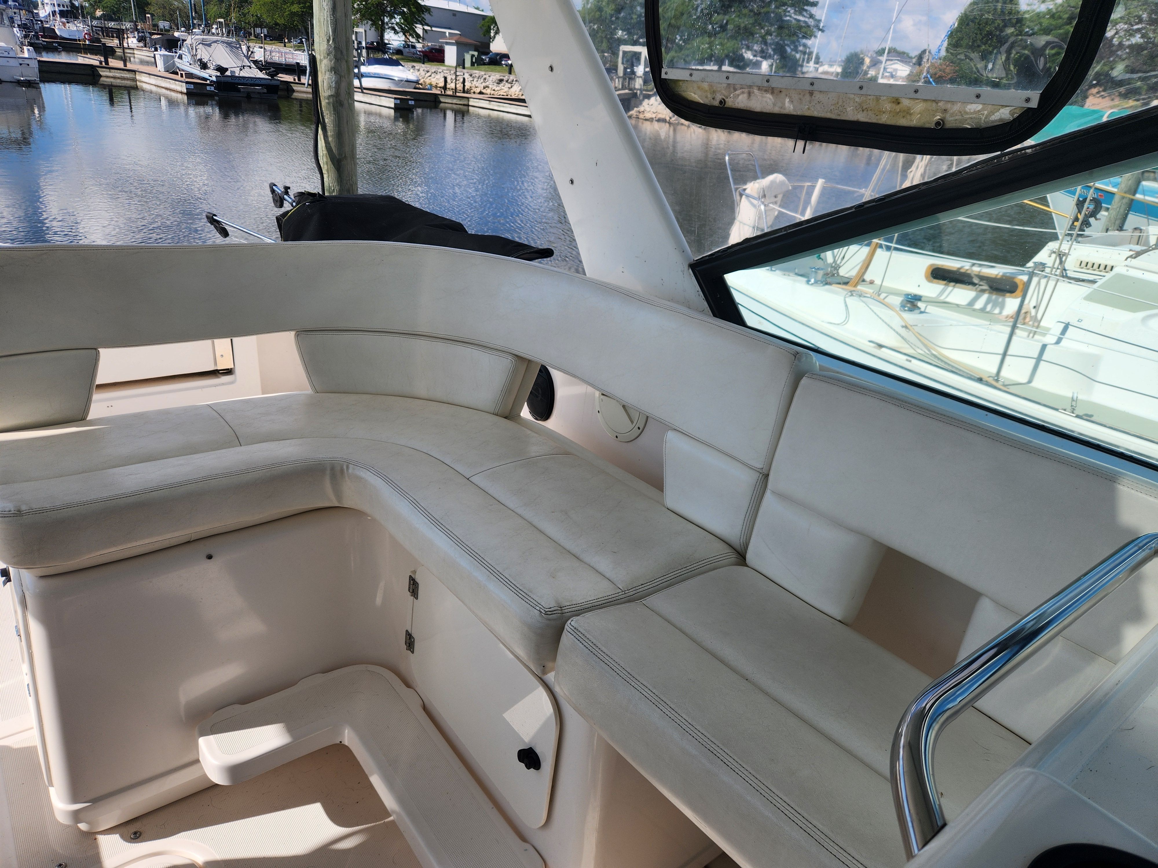 2000 Tiara Yachts 3100 Open - 16