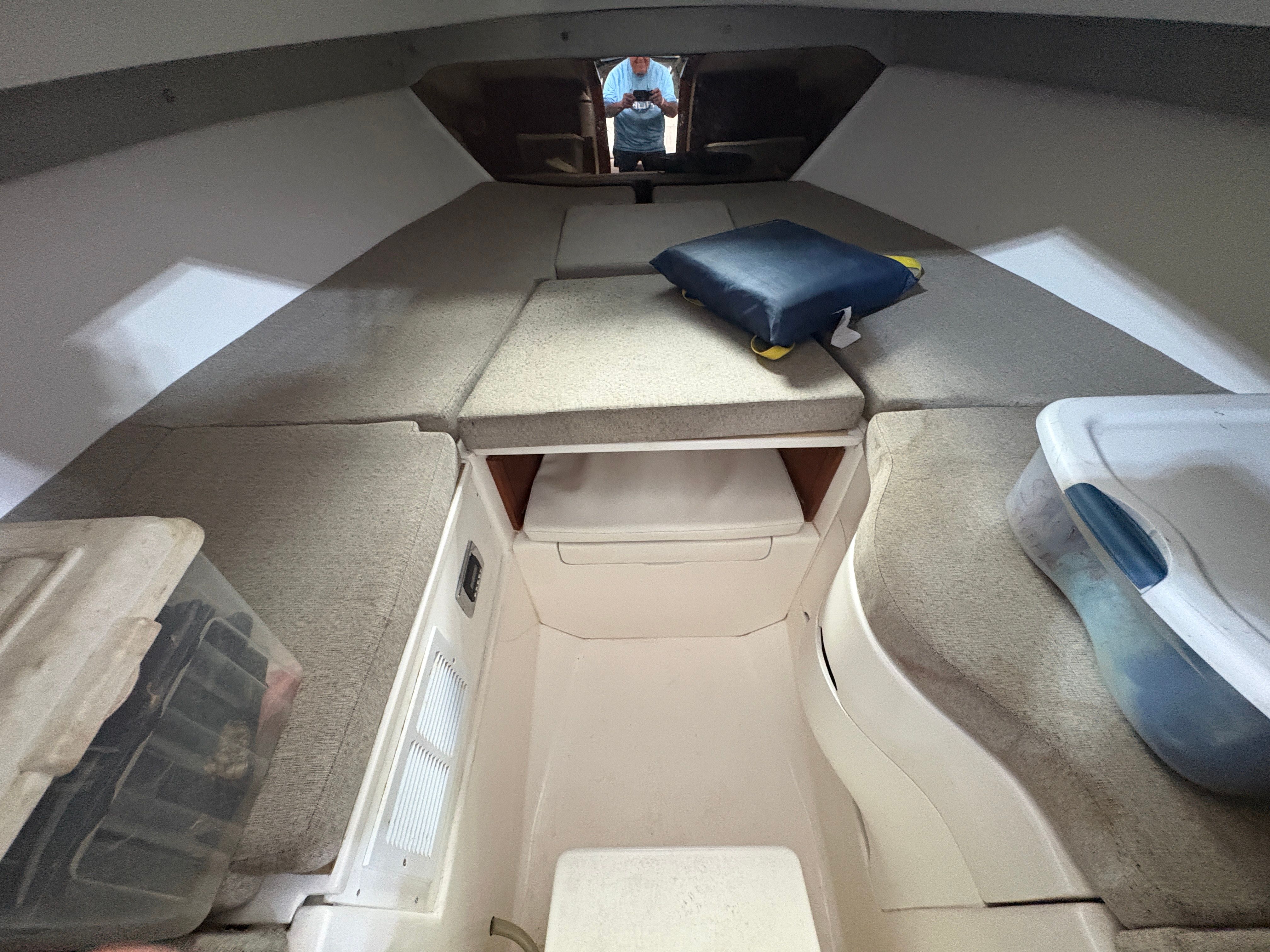 2002 Intrepid 322 Cuddy Center Console - 58
