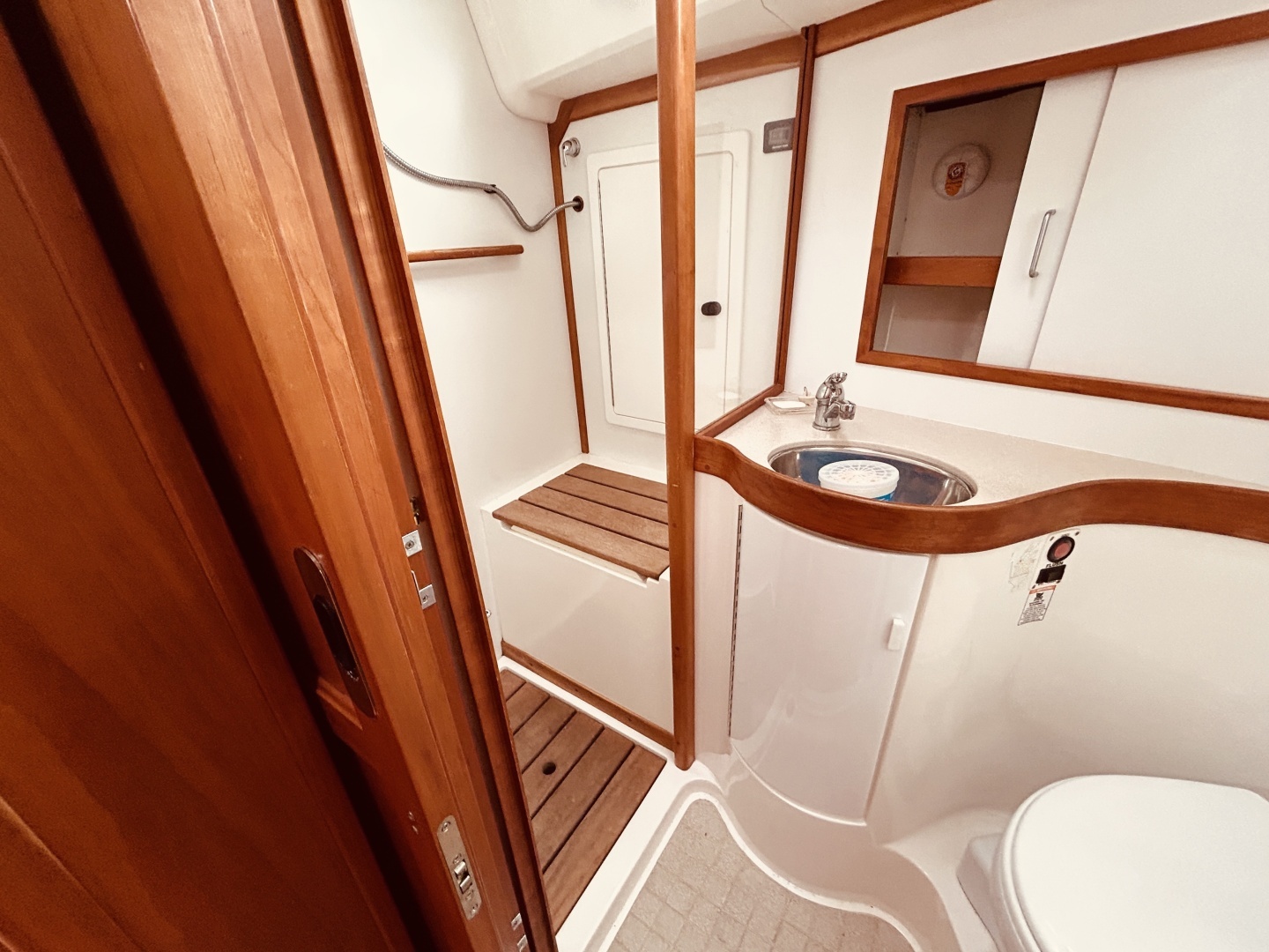 2004 Sabre 426 - Image 33