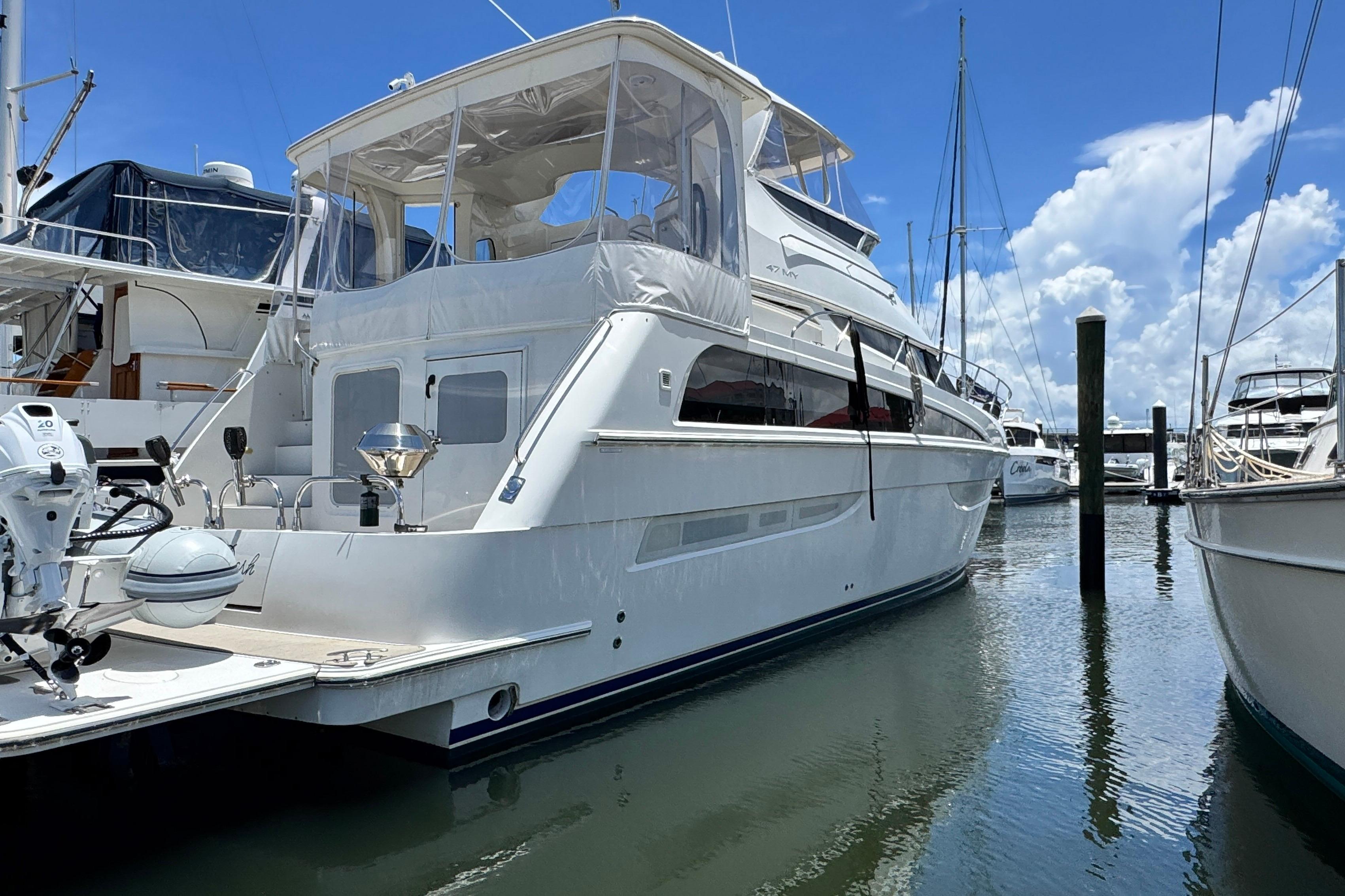 2007 Carver 47 Motor Yacht Stern