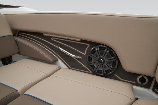 2025 Tahoe 210 S - 46