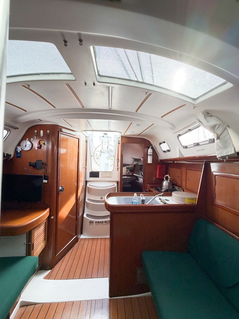 2007 Beneteau 323 - Image 26